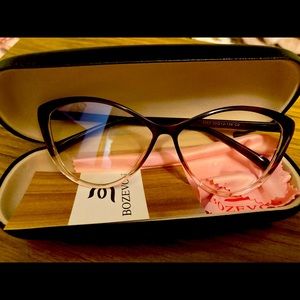 Non-prescription plastic framed glasses